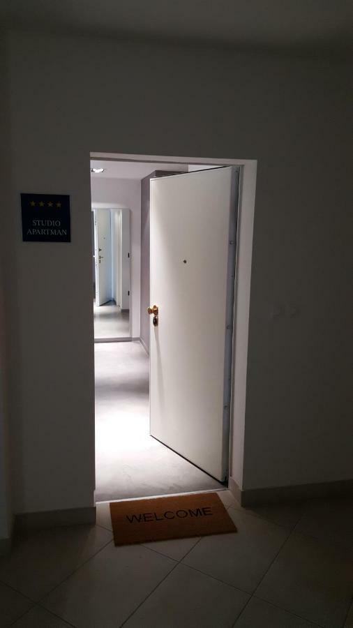 Apartman Vip, With Free Garage Parking Пула Екстериор снимка