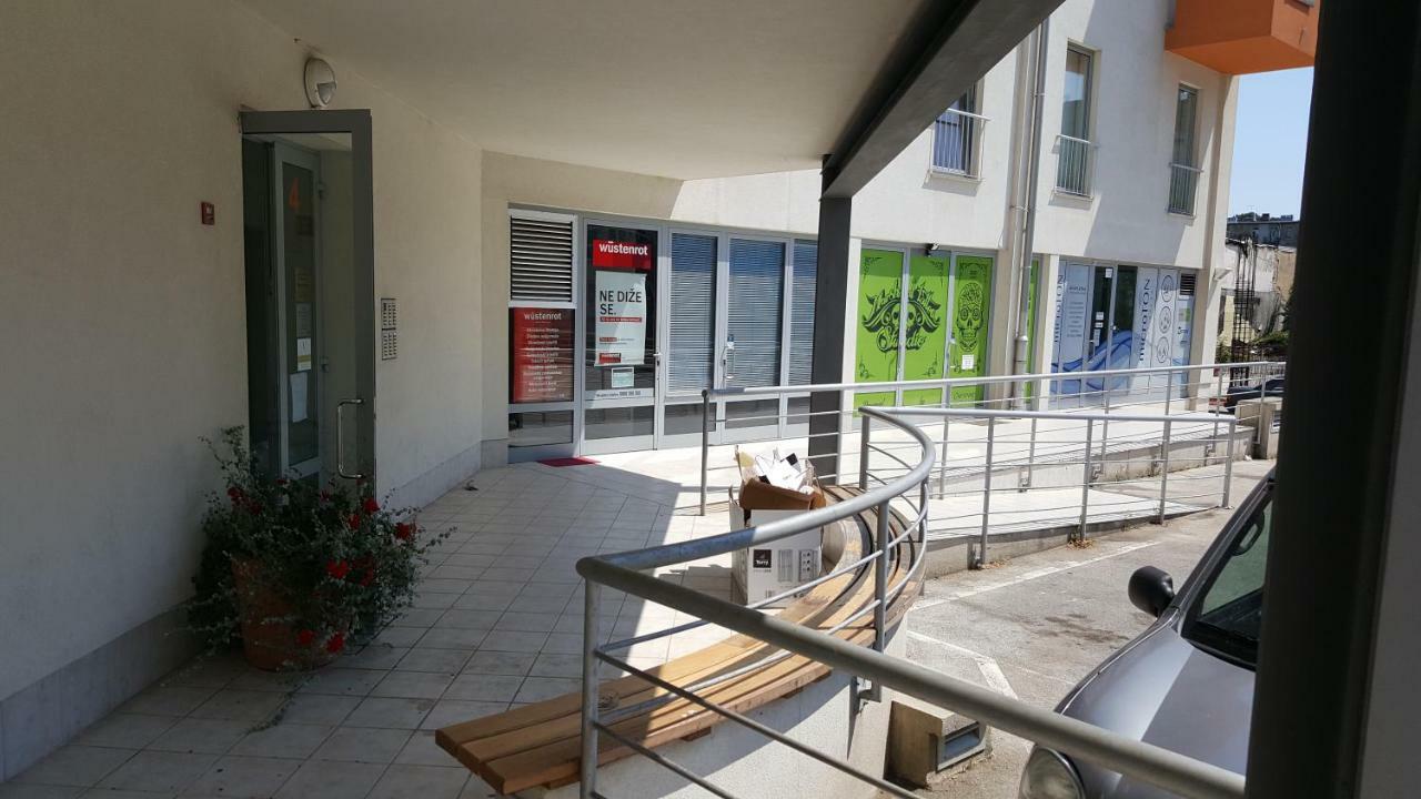 Apartman Vip, With Free Garage Parking Пула Екстериор снимка