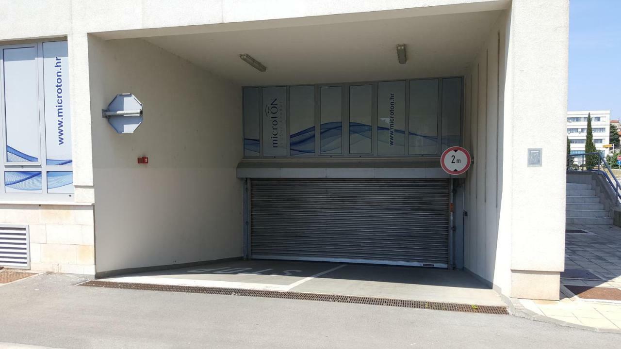 Apartman Vip, With Free Garage Parking Пула Екстериор снимка