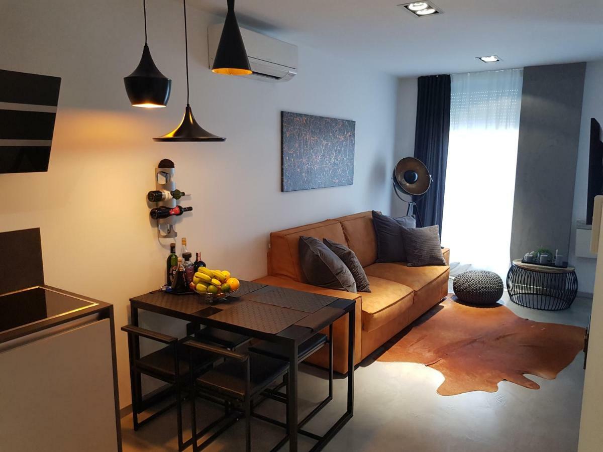 Apartman Vip, With Free Garage Parking Пула Екстериор снимка