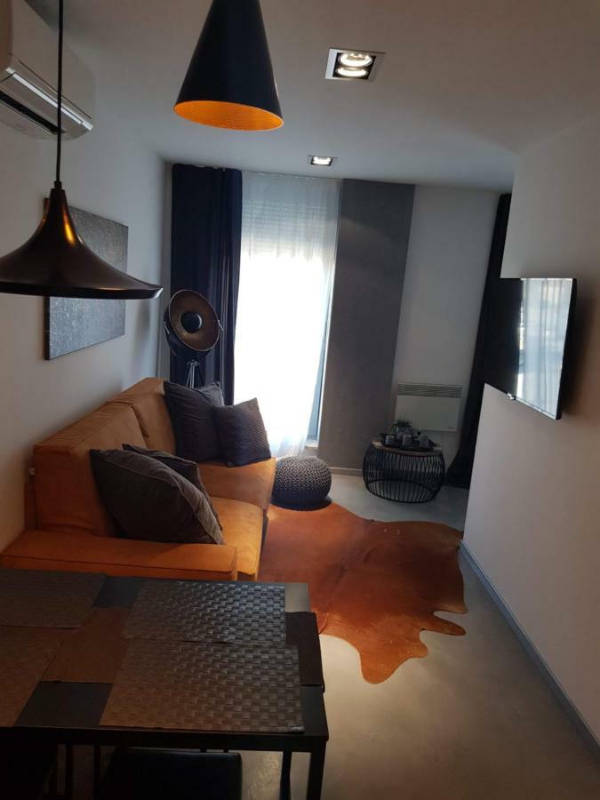 Apartman Vip, With Free Garage Parking Пула Екстериор снимка
